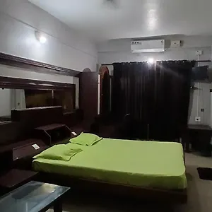 Hotel Tourist, Manjeri
